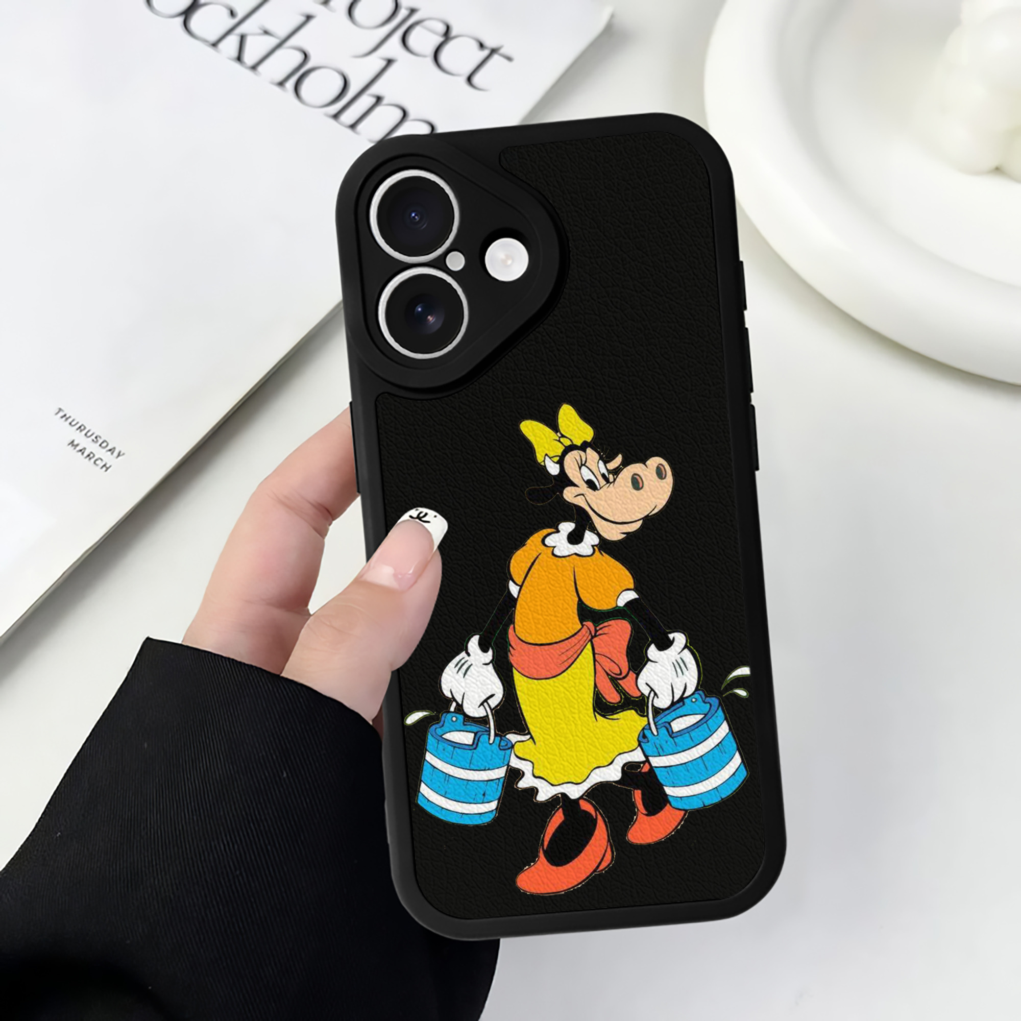 （画像用） ミッキーマウス Mickey Mouse 【iPhone 16シリーズ対応】シリコンスマホケース（レザー調） 材質：シリコン